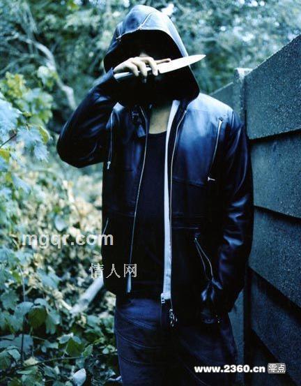 迷惑在黑色中的头像