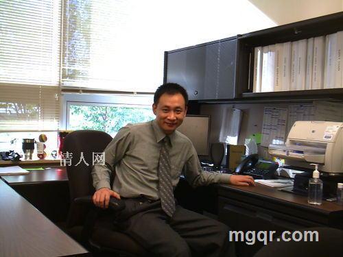 成熟智慧男人的头像