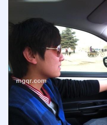 表情沉闷的头像