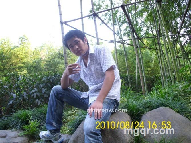 摆摊‰卖青春的头像