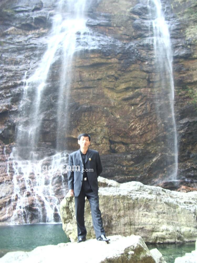 独语斜栏的头像