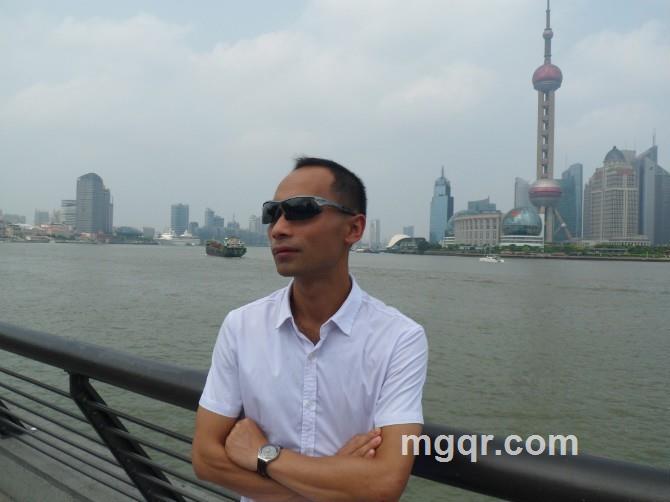 明日弄扁舟的头像