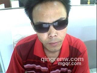 血红雪白的头像