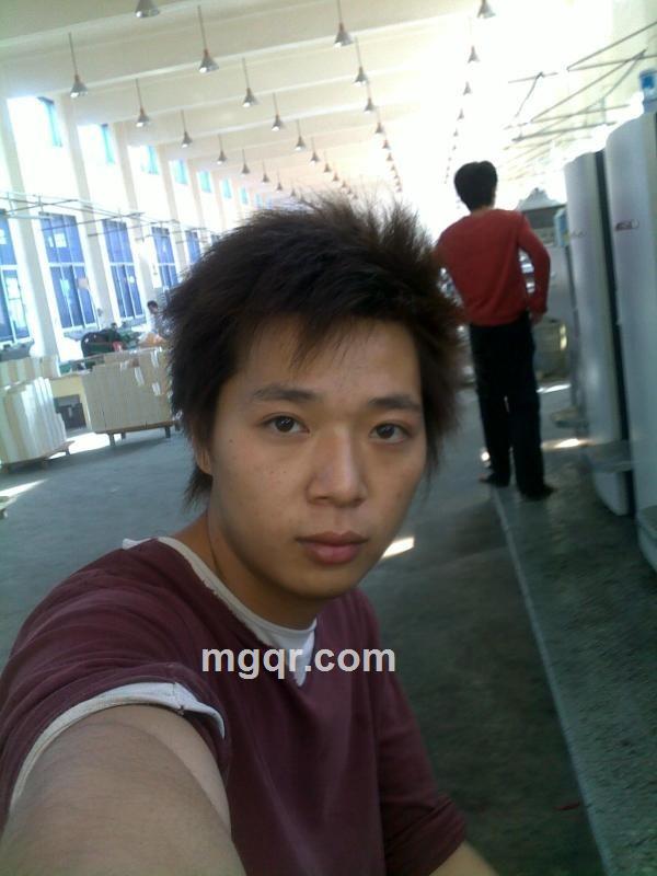 笑脸面对蓝天的头像