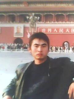 手握钢枪英姿飒爽的头像