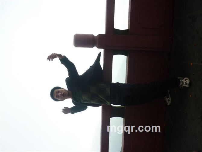 街角拥抱你的头像