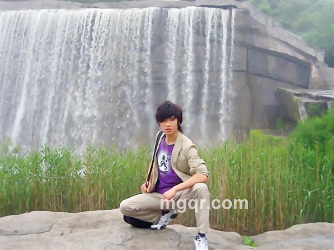 淋湿的雨的头像