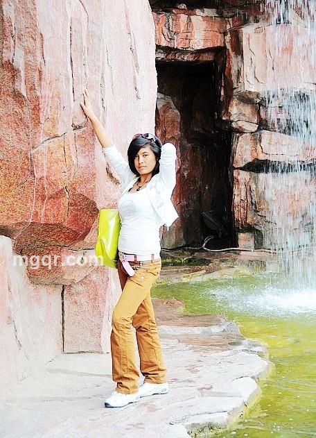 凤亦不囚凰的头像