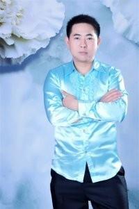 万绿丛中一点红的头像