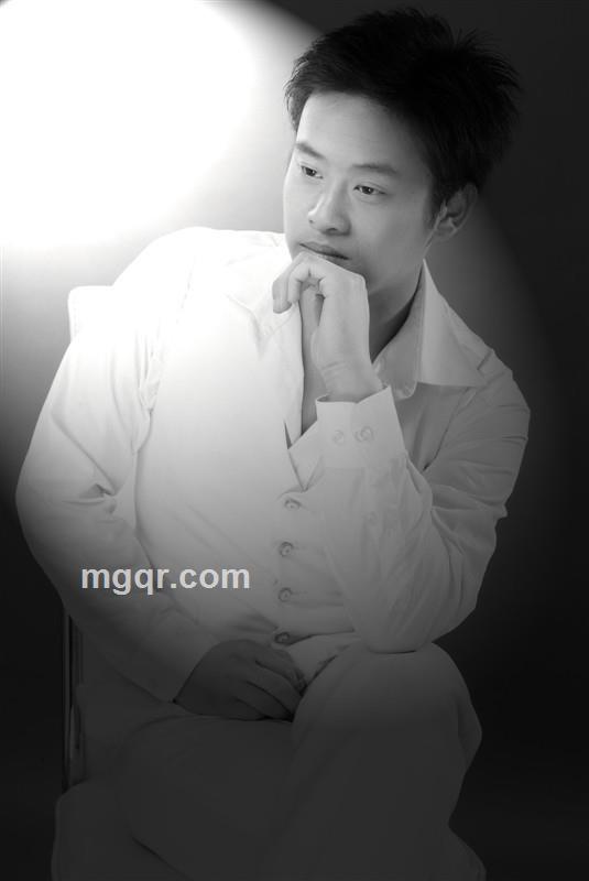 梧桐叶间的阳光的头像