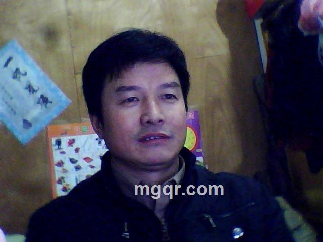 凝视夜空的头像