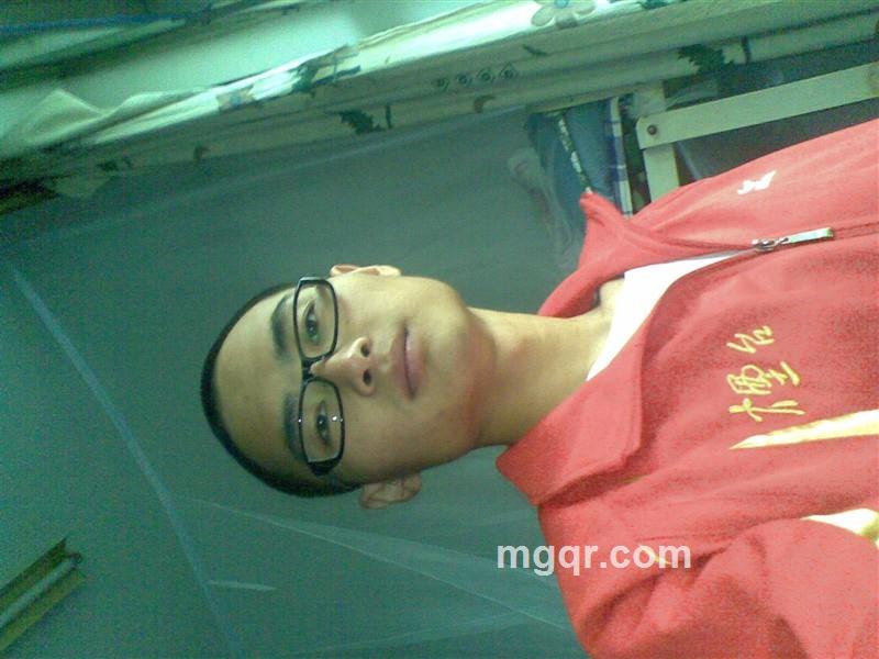 在校小伙儿的头像