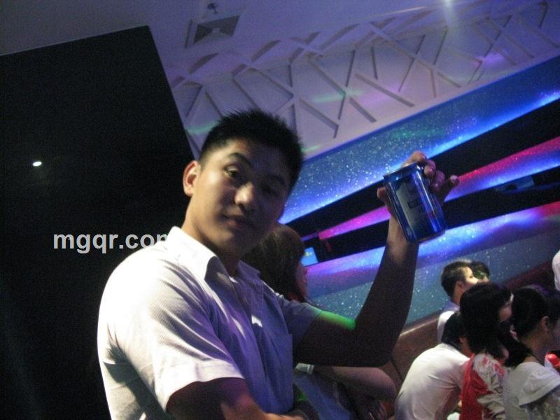 单身男士很寂寞的头像