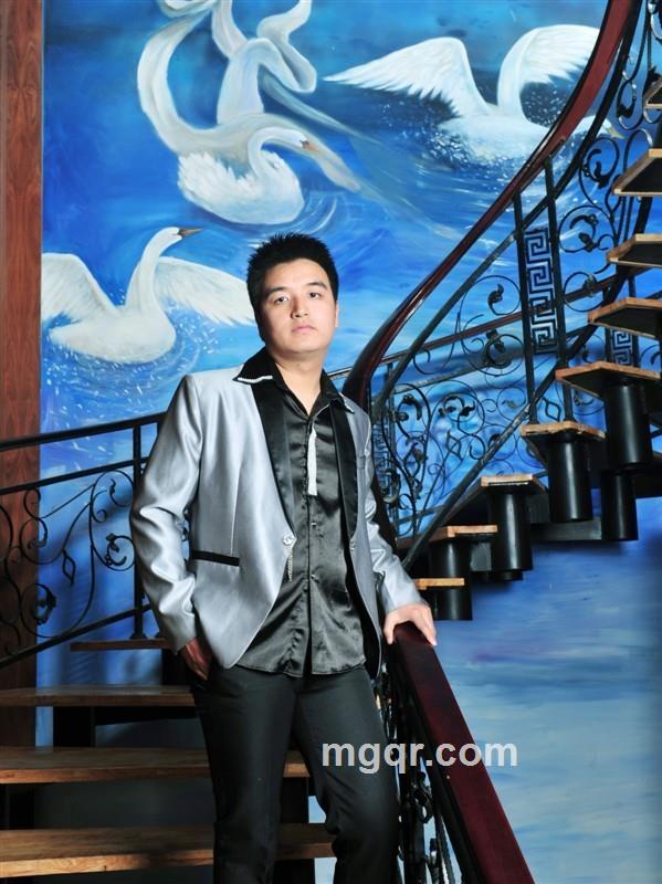  孤单富二代的头像