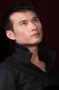 开心型男的头像