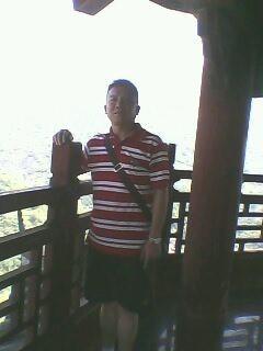 阳光成熟男的头像