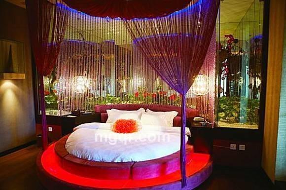 有激情爱浪漫的男人的头像