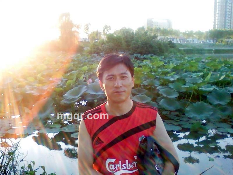 八度男人的头像