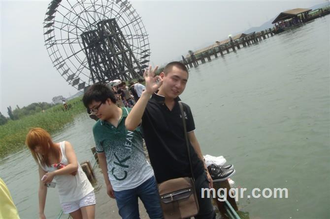 爱翻白肚的鱼的头像