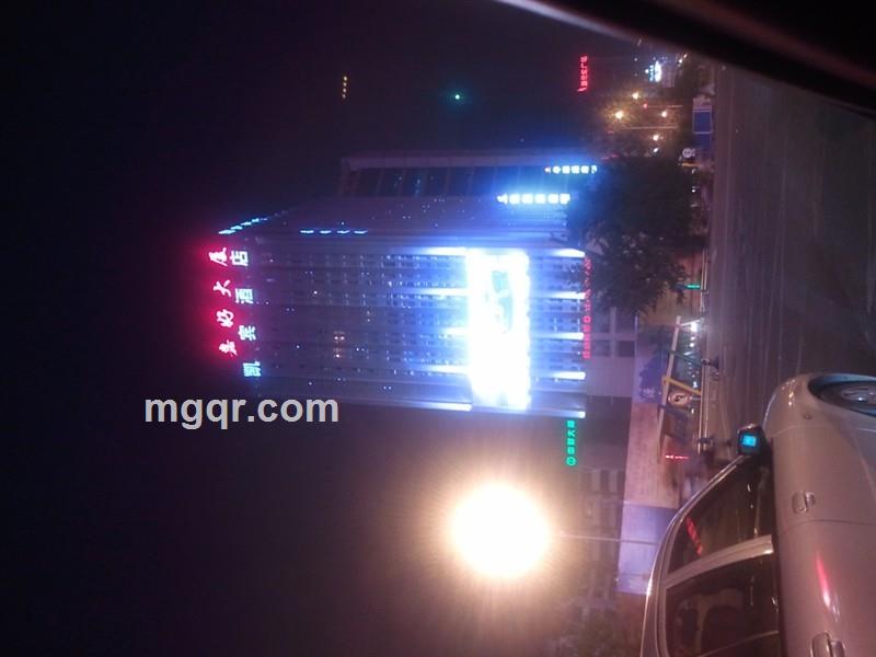 夜不是很黑的头像