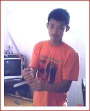 现实的啃老族的头像