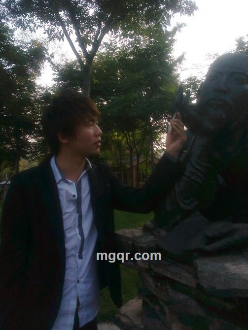 低头,刻冷漠的头像