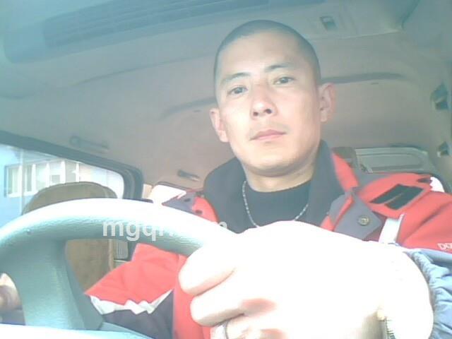 穿过夜的黑的头像