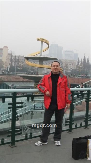 Q衣路路831673酒的头像