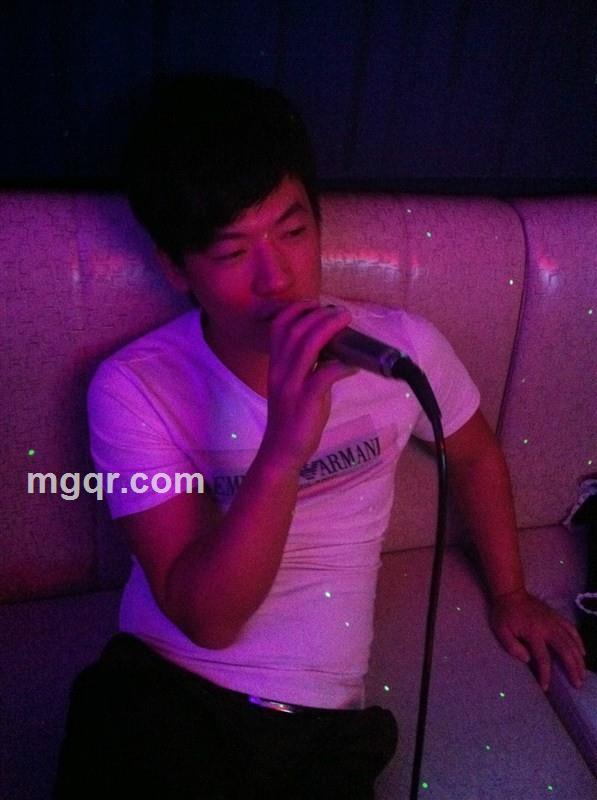 背着麻袋满街走的头像