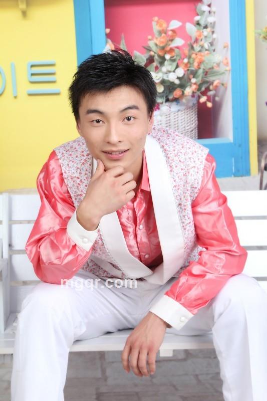 低头苦笑的头像