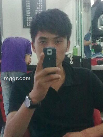 拾年。唯安的头像