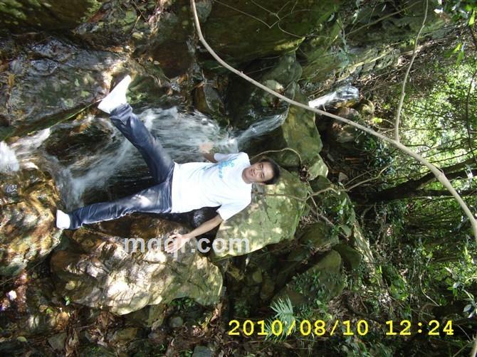 独行酒吧街的头像