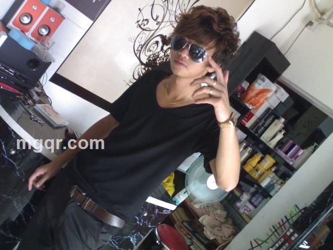 身边有人也有狗、的头像