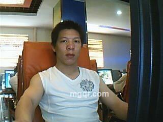 姑娘借个吻的头像