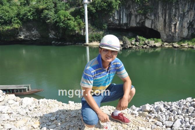 一直在装的头像