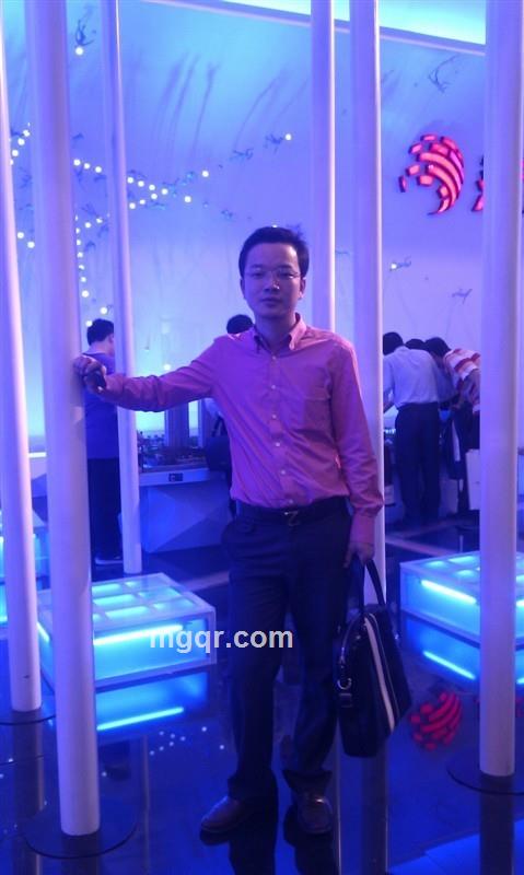 阳光背后的头像