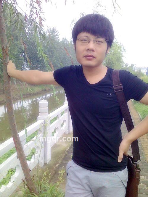 男人，洒脱点的头像