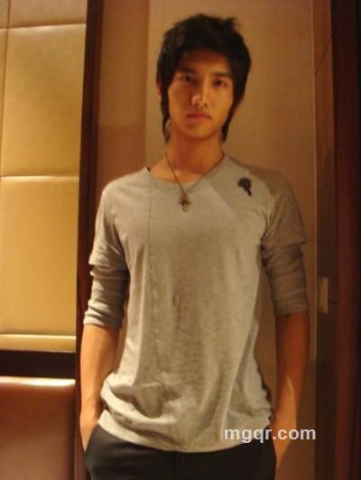 闷闷不乐的头像