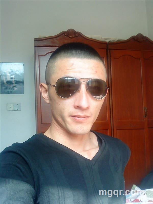 带猫散步的头像