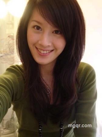 站在巴黎铁塔的头像