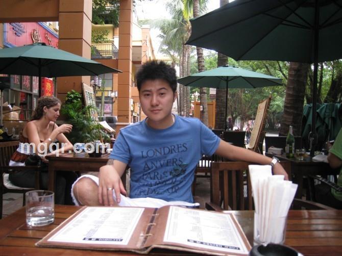 风里笑着的头像