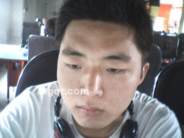 无花丛中过的头像