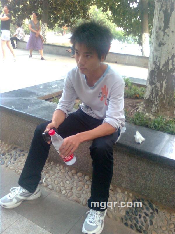 逆光下De微笑的头像