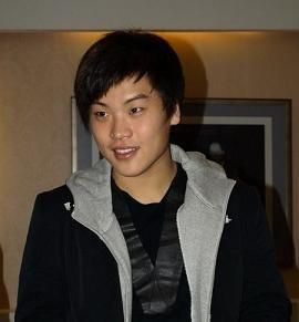 车轮子滚滚的头像