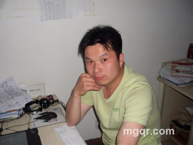 静坐在天空下的头像