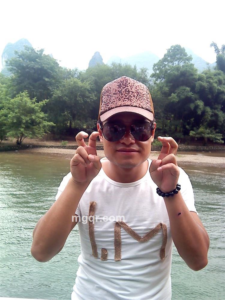 漆黑的夜静悄悄的头像