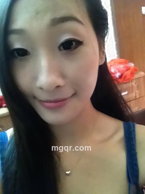 躺在埃菲尔的阳光下的头像