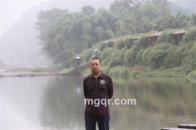 飘荡在夜里的头像