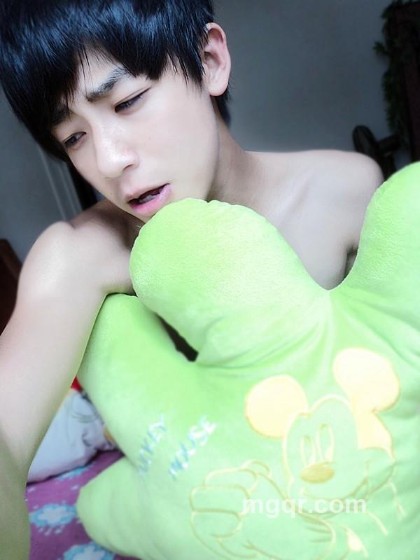 扣七七六八零四九二八的头像