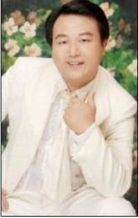 “暗夜偷笑的头像